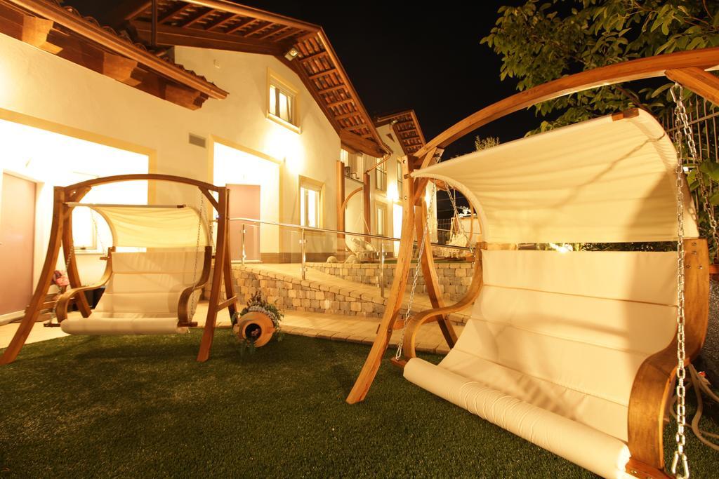 Wellness Suite Na' Canuna' Roddi Екстериор снимка