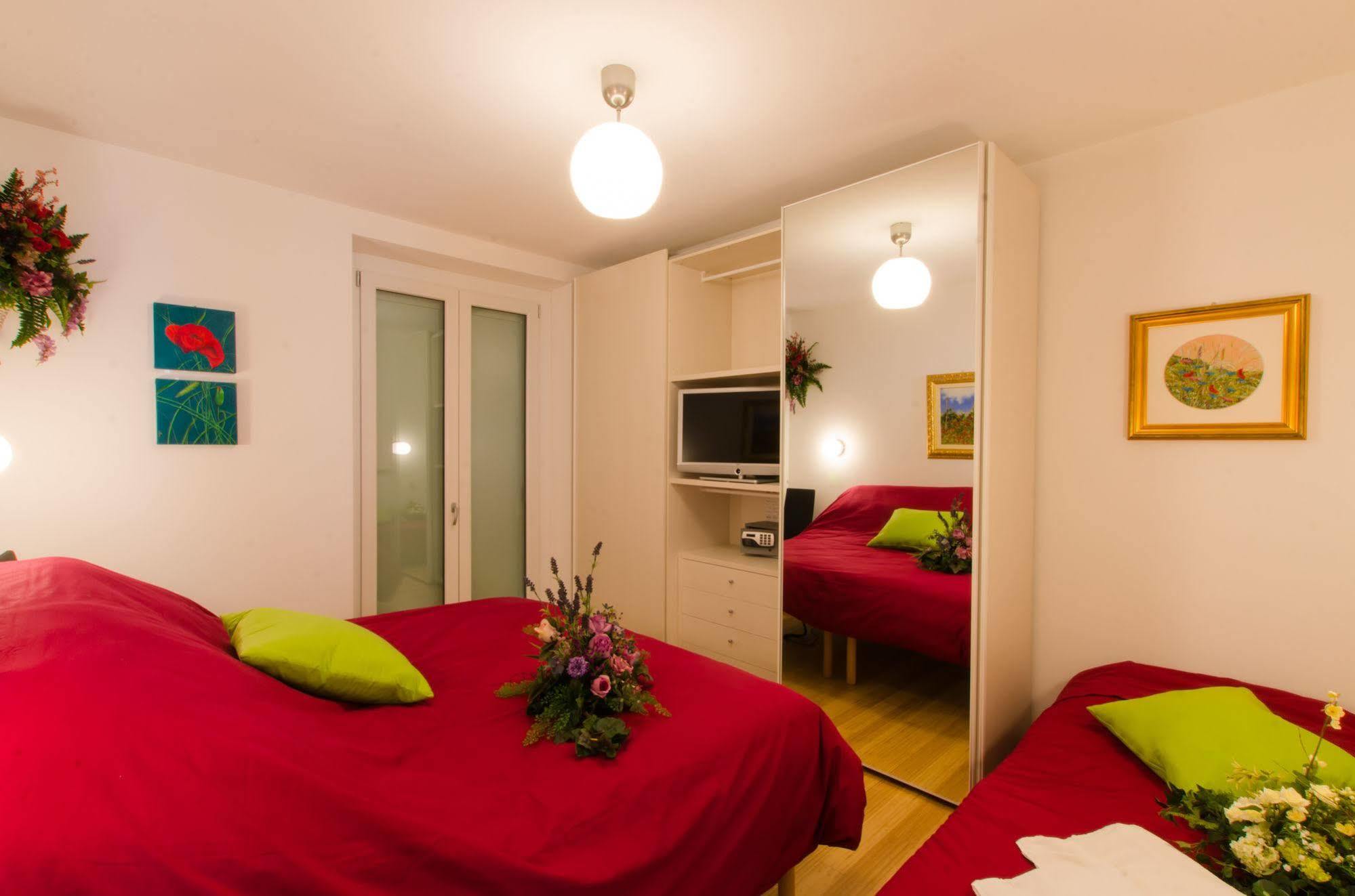 Wellness Suite Na' Canuna' Roddi Екстериор снимка