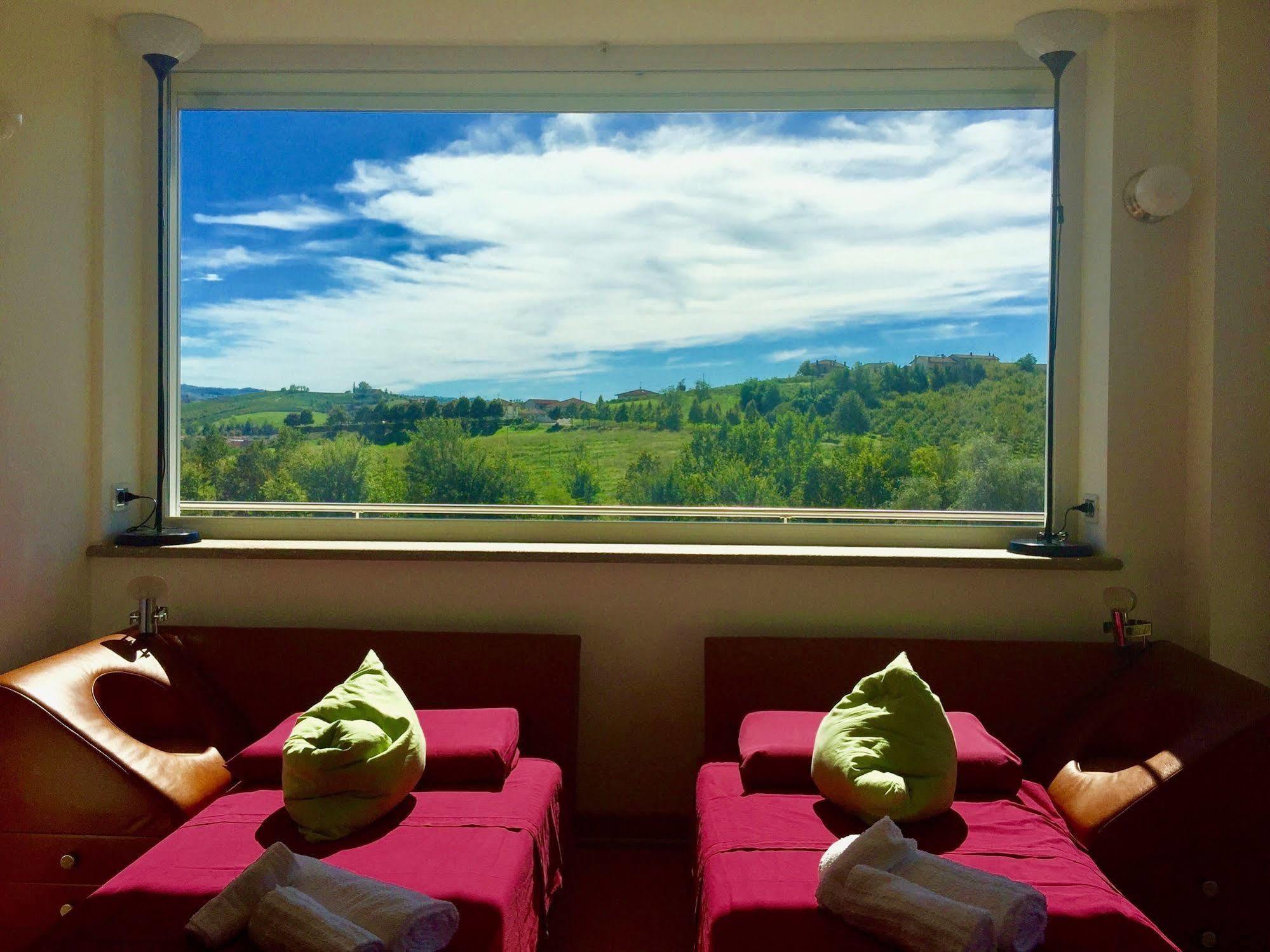 Wellness Suite Na' Canuna' Roddi Екстериор снимка